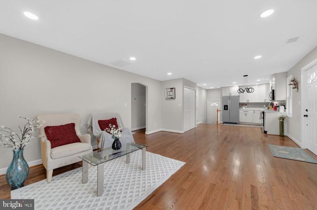 Image 10 of property listing at 5635 W SHADY SIDE RD, Churchton, MD 20733