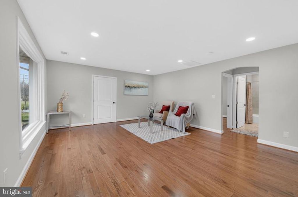 Image 11 of property listing at 5635 W SHADY SIDE RD, Churchton, MD 20733