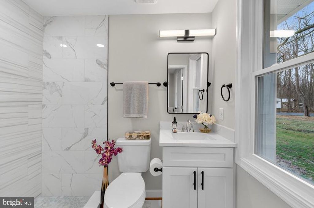 Image 23 of property listing at 5635 W SHADY SIDE RD, Churchton, MD 20733