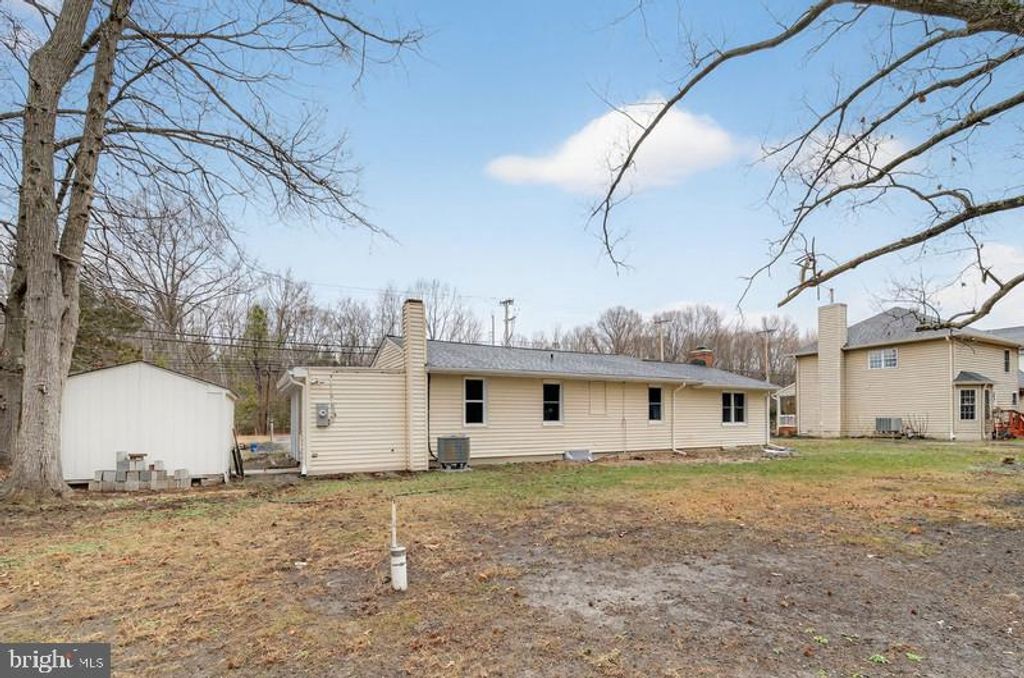 Image 29 of property listing at 5635 W SHADY SIDE RD, Churchton, MD 20733