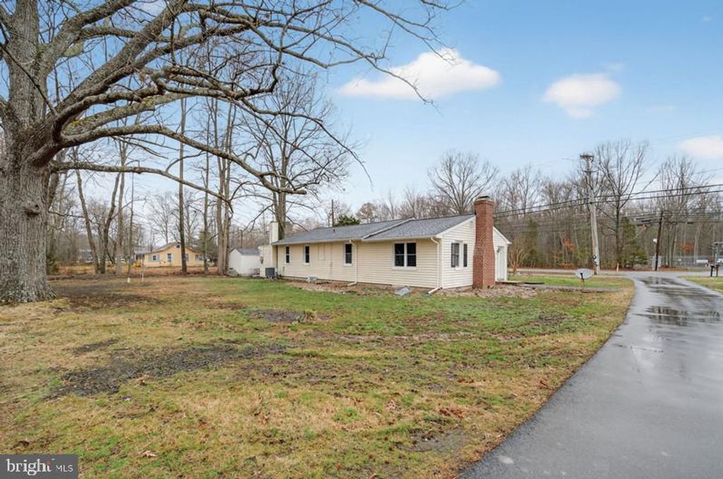Image 31 of property listing at 5635 W SHADY SIDE RD, Churchton, MD 20733