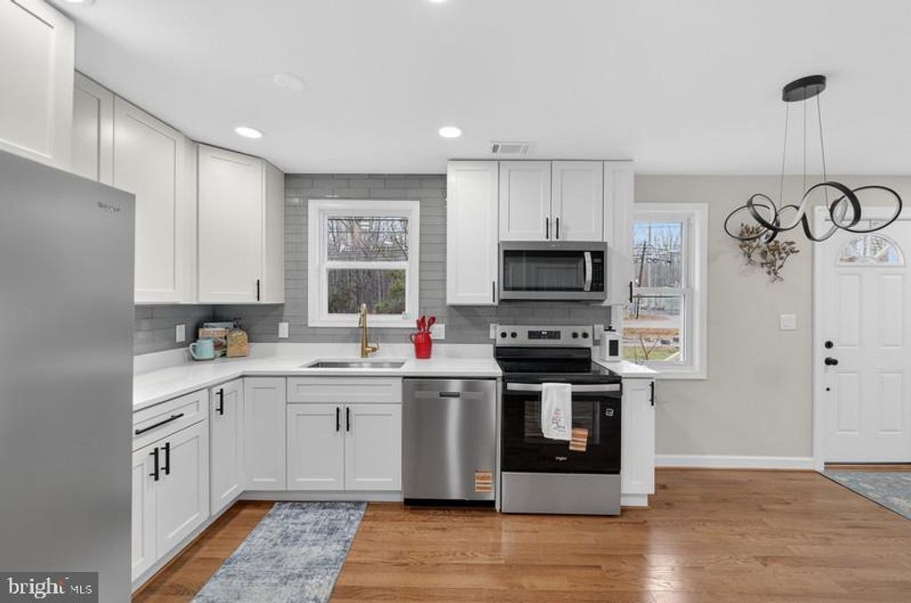 Image 7 of property listing at 5635 W SHADY SIDE RD, Churchton, MD 20733