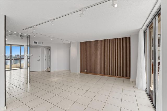 19101 NE 36th Ct 2405, Aventura, FL 33180