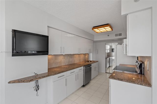 19101 NE 36th Ct 2405, Aventura, FL 33180