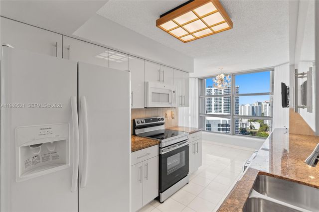 19101 NE 36th Ct 2405, Aventura, FL 33180