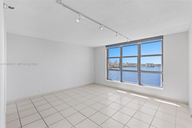 19101 NE 36th Ct 2405, Aventura, FL 33180