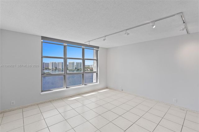 19101 NE 36th Ct 2405, Aventura, FL 33180