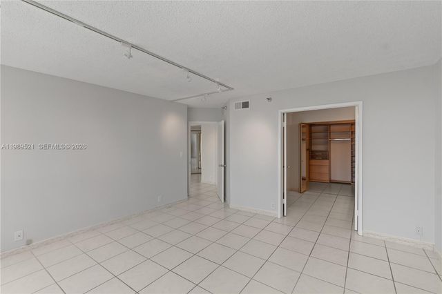 19101 NE 36th Ct 2405, Aventura, FL 33180