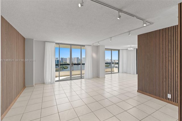 19101 NE 36th Ct 2405, Aventura, FL 33180