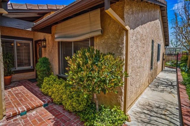 25628 Alicante, Valencia, CA 91355