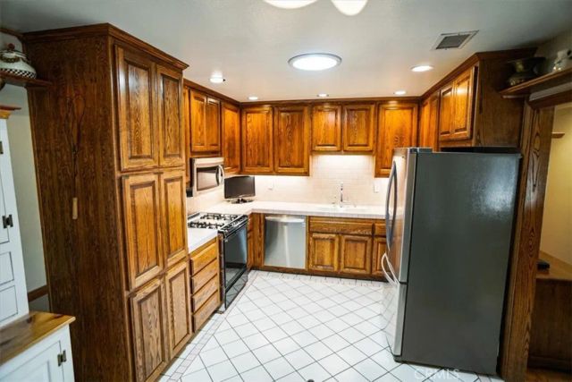 25628 Alicante, Valencia, CA 91355