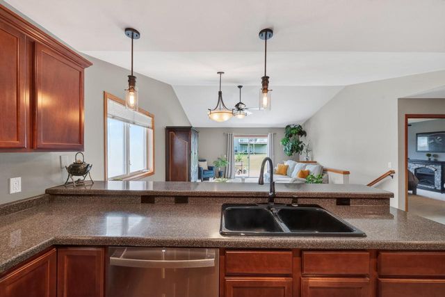 258 Alpine Meadow Circle, Oregon, WI 53575
