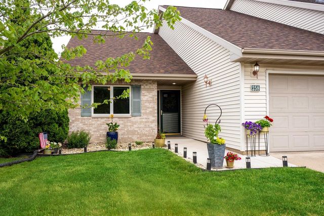 258 Alpine Meadow Circle, Oregon, WI 53575