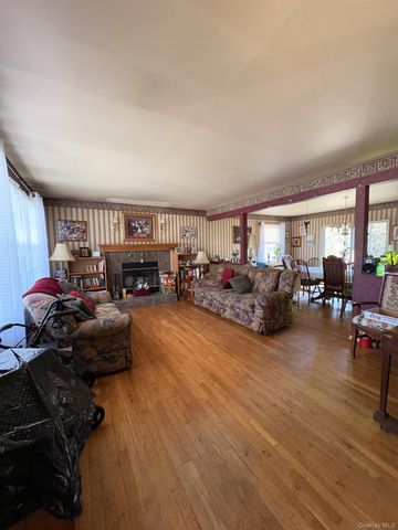 142 King Road, Rocky Point, NY 11778