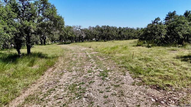 679 Lago Vista Drive, Fredericksburg, TX 78624