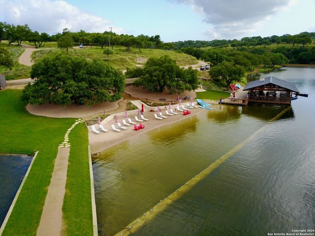 679 Lago Vista Drive, Fredericksburg, TX 78624