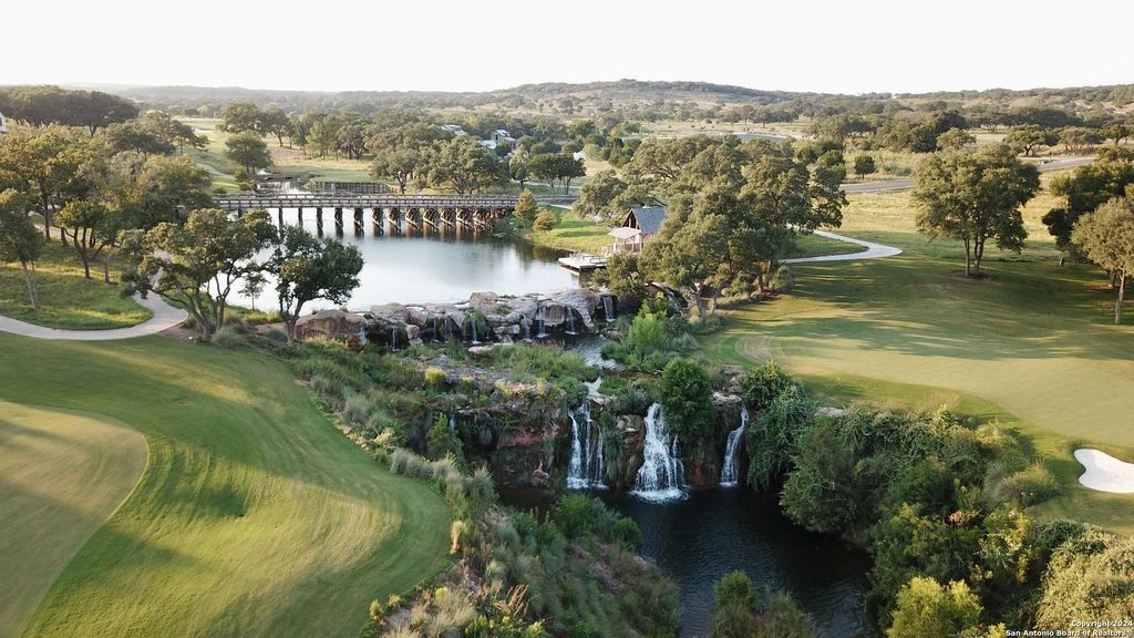 679 Lago Vista Drive, Fredericksburg, TX 78624