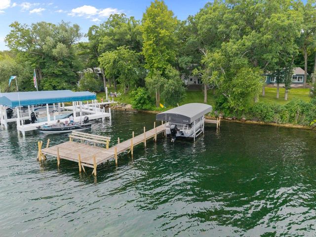 W1534 Sandstone Avenue, Green Lake, WI 54941