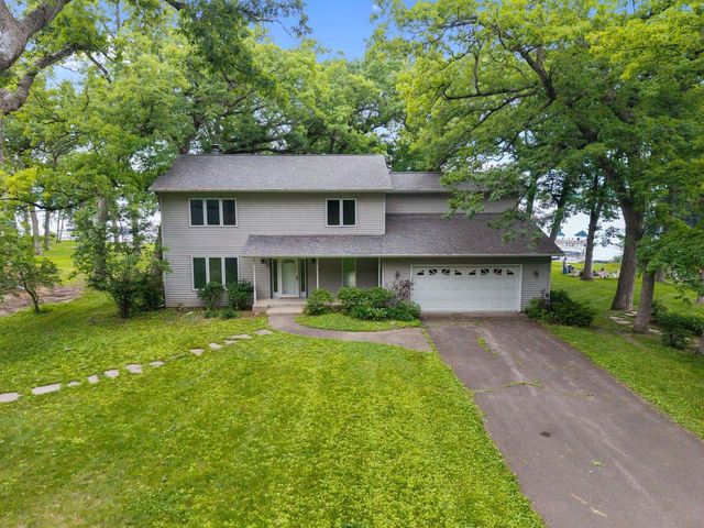 W1534 Sandstone Avenue, Green Lake, WI 54941