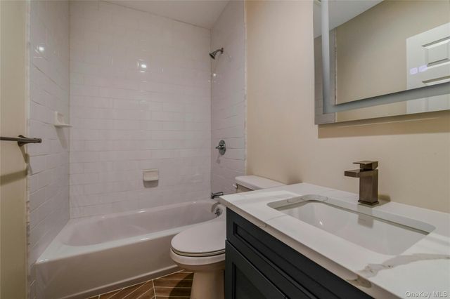 400 A New York Avenue 2, Huntington, NY 11743