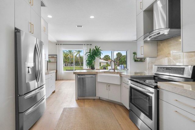 1211 Delray Lakes Drive, Delray Beach, FL 33444