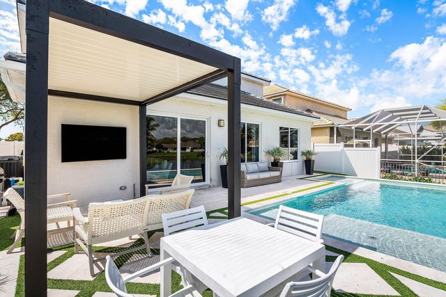 1211 Delray Lakes Drive, Delray Beach, FL 33444