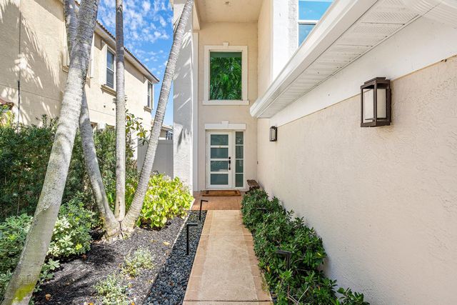 1211 Delray Lakes Drive, Delray Beach, FL 33444