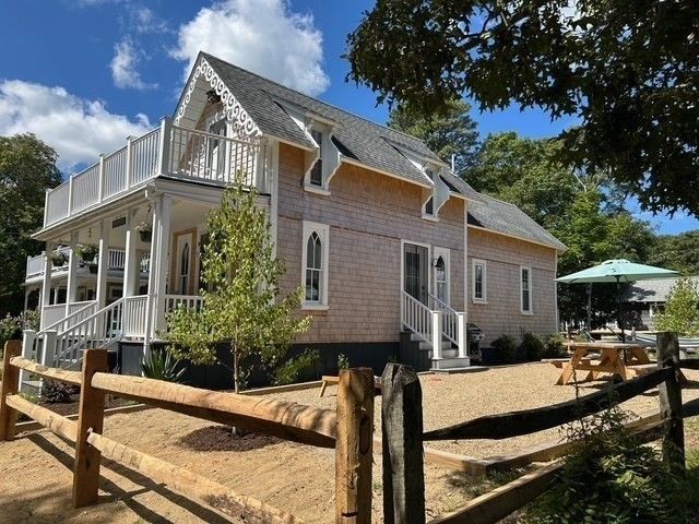 9 Brunswick, Oak Bluffs, MA 02557