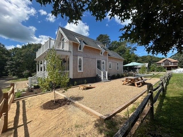 9 Brunswick, Oak Bluffs, MA 02557