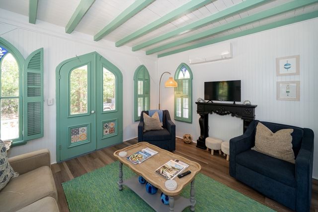 9 Brunswick, Oak Bluffs, MA 02557