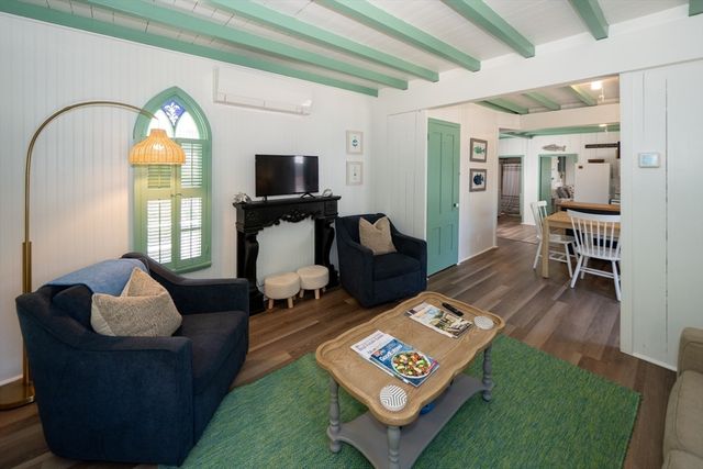 9 Brunswick, Oak Bluffs, MA 02557