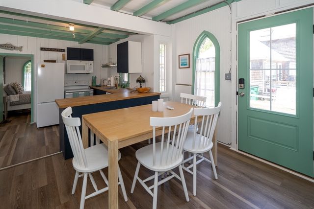 9 Brunswick, Oak Bluffs, MA 02557