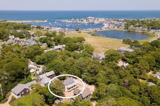 9 Brunswick, Oak Bluffs, MA 02557