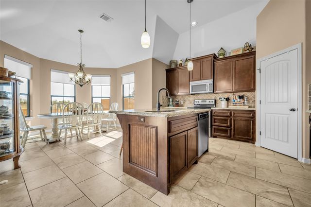3534 Stonehenge Drive, Montgomery, TX 77356