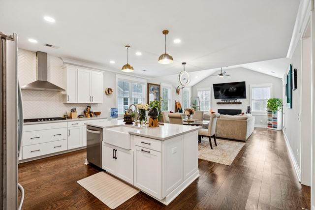 7212 Mossy Creek Lane, Hanahan, SC 29410