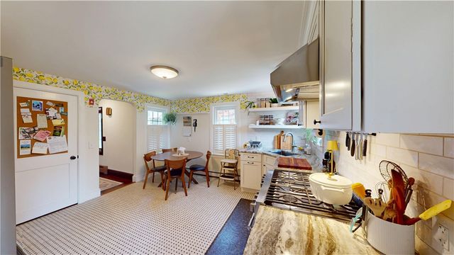 32 South Fair Street, Warwick, RI 02888