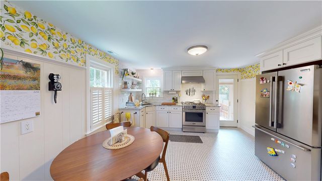 32 South Fair Street, Warwick, RI 02888