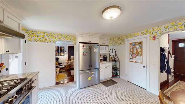 32 South Fair Street, Warwick, RI 02888