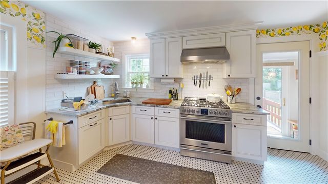 32 South Fair Street, Warwick, RI 02888