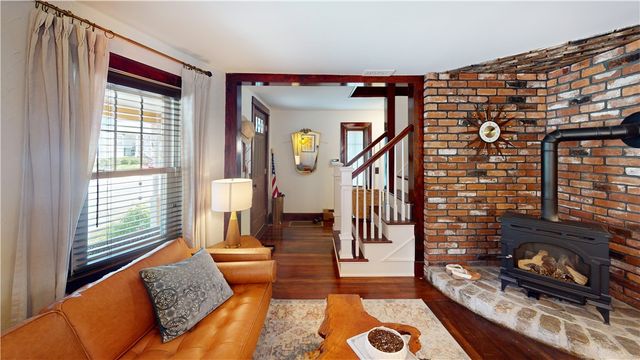 32 South Fair Street, Warwick, RI 02888