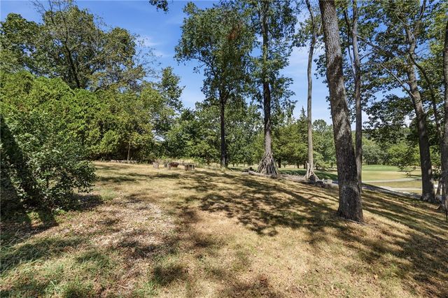 6 Nottingham Circle, Bella Vista, AR 72715