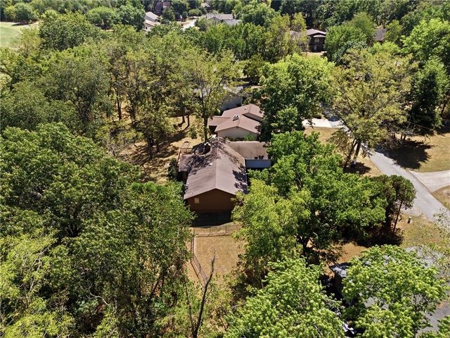 6 Nottingham Circle, Bella Vista, AR 72715