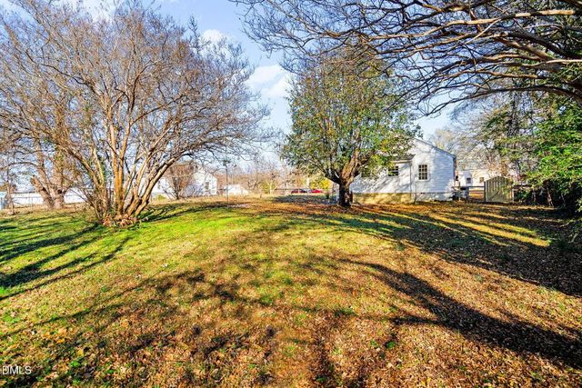 1020 Lakeside Avenue, Burlington, NC 27217