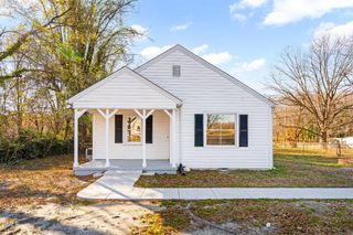 1020 Lakeside Avenue, Burlington, NC 27217