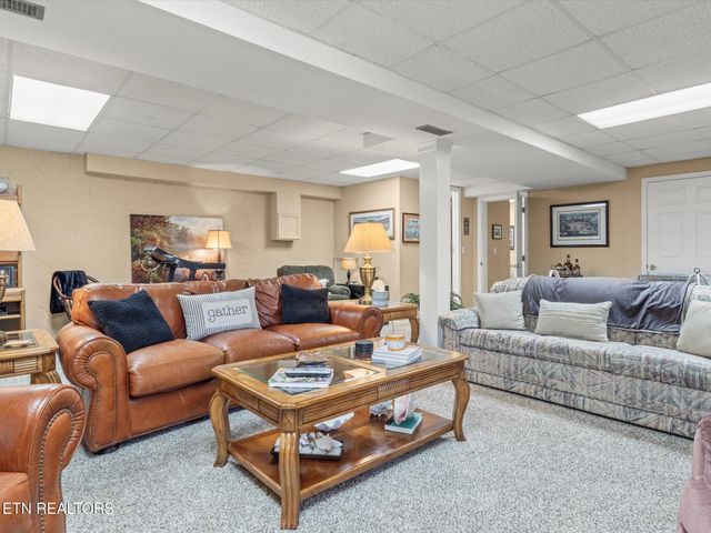 1066 White Oak Ave, Maryville, TN 37803