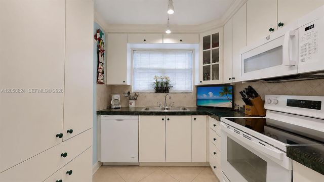 635 NW 97th Place, Miami, FL 33172