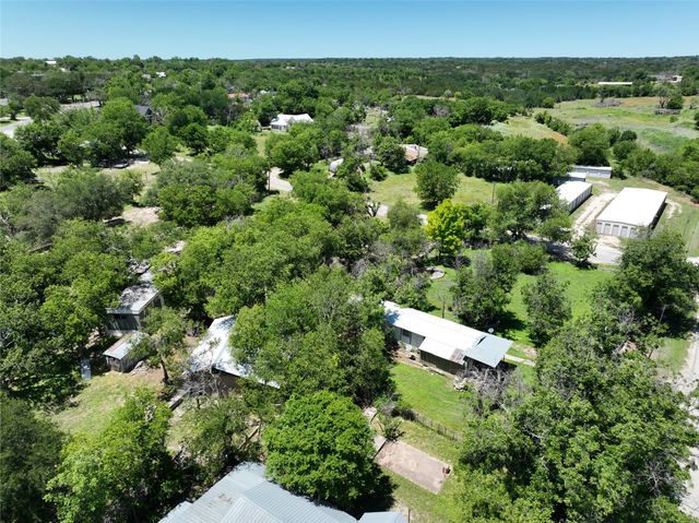 412 414 416 N Cedar Street, Hico, TX 76457