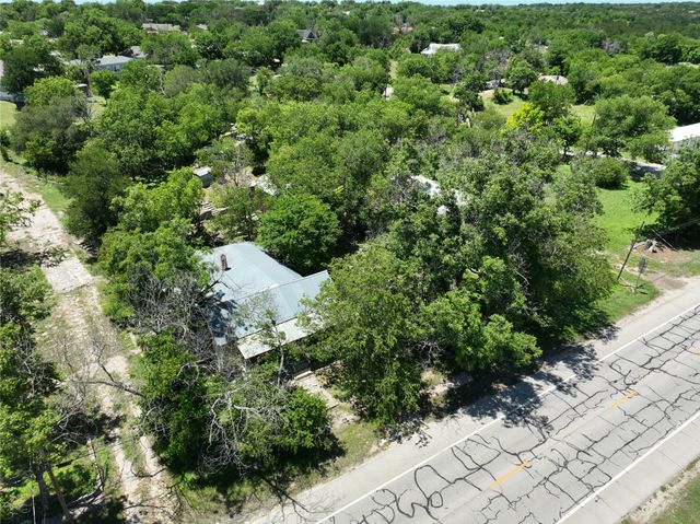 412 414 416 N Cedar Street, Hico, TX 76457