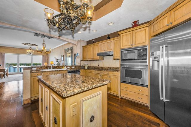 17717 GULF BOULEVARD 504, St Petersburg, FL 33708