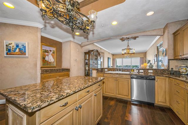 17717 GULF BOULEVARD 504, St Petersburg, FL 33708